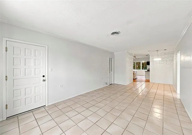 Listing Photo 4 - Condo for sale in building located at 1342 Snell Isle Blvd Ne, St Petersburg, FL 33704 - Unit #4