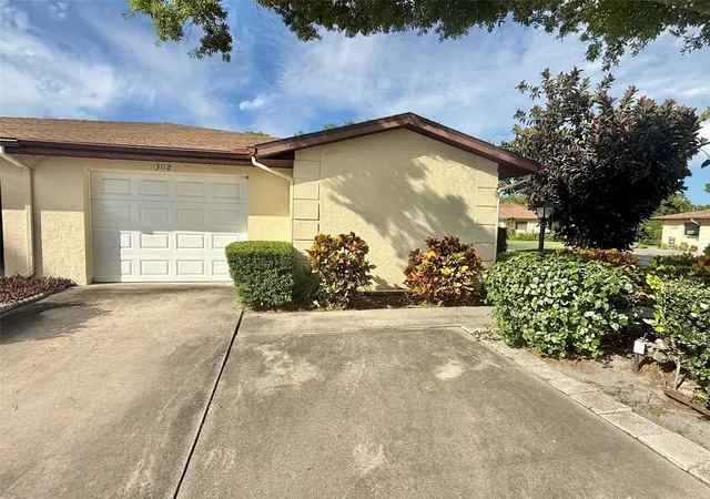 3rd image of 3112 Vivienda Blvd, Bradenton, FL 34207 | MLS# TB8535095