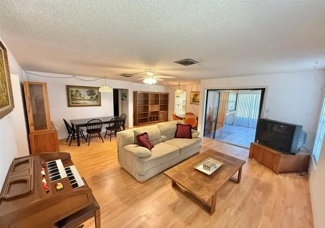 4th image of 3112 Vivienda Blvd, Bradenton, FL 34207 | MLS# TB8535095