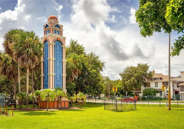 Listing Photo 2 - Condo for sale in building located at 1430 14th Ave S, Saint Petersburg, FL 33705 - Unit #