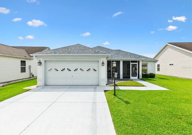 1st image of 811 San Salvador Dr, Lady Lake, FL 32159 | MLS# G5115913