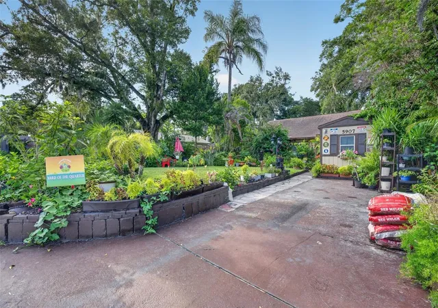 Photo 3 of Single family home for sale at 5907 Uona Ave, Orlando, FL 32835 | MLS# O6430127 | Listing updated on 2026-08-26