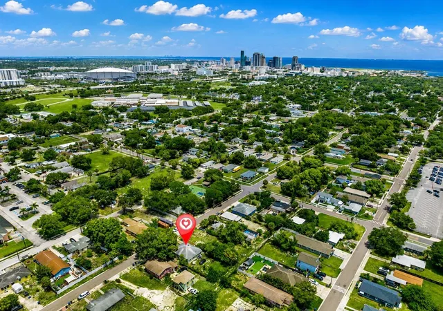 Listing Photo 2 - Condo for sale in building located at 1944 12th Ave S, Saint Petersburg, FL 33712 - Unit #