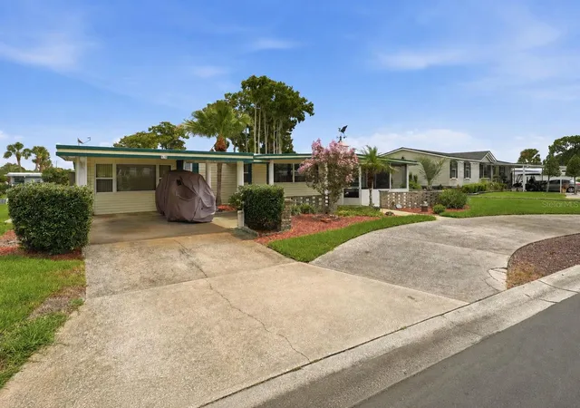 Photo 3 of Manufactured home for sale at 928 Morningview Dr, Tavares, FL 32778 | MLS# G5115947 | Listing updated on 2026-08-17