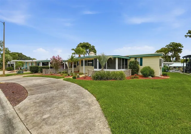 Photo 3 of Manufactured home for sale at 928 Morningview Dr, Tavares, FL 32778 | MLS# G5115947 | Listing updated on 2026-08-17