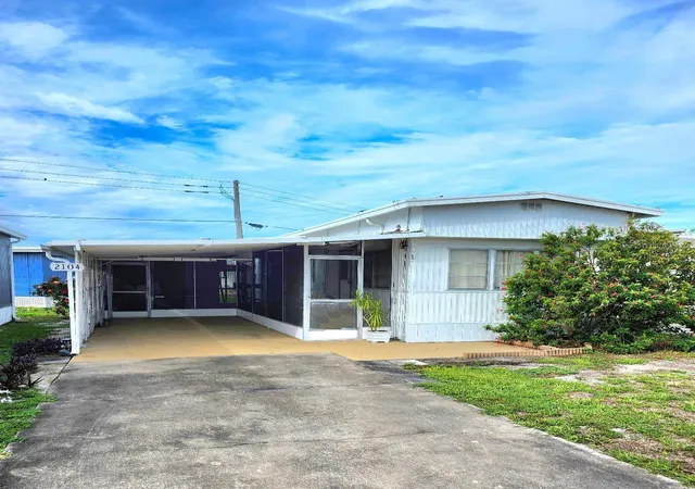 2nd image of 2104 Ohio Ave, Bradenton, FL 34207 | MLS# A4701875