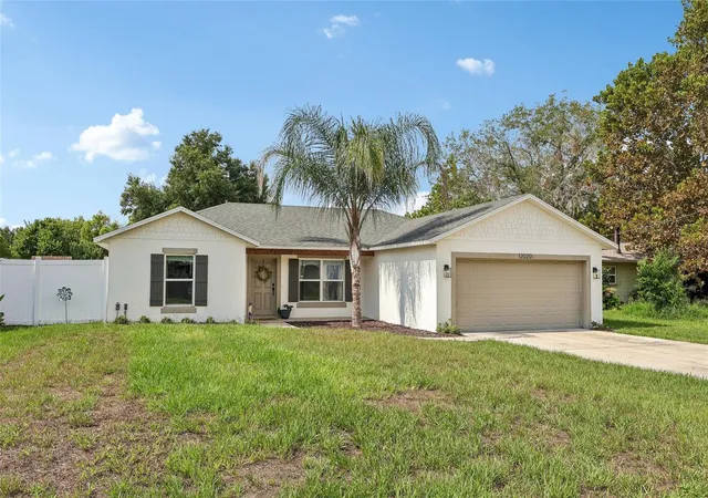 Photo 2 of Single family home for sale at 12020 Virginia Dr, Leesburg, FL 34788 | MLS# G5115949 | Listing updated on 2026-10-09