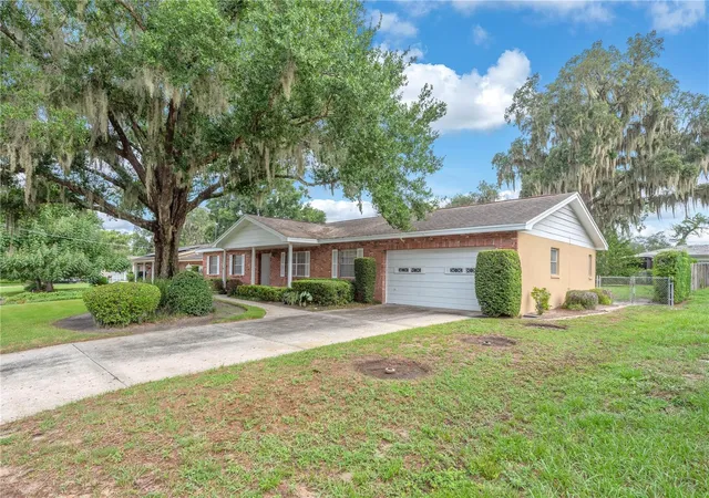 Photo 2 of Single family home for sale at 110 Ashbrook Dr, Brandon, FL 33511 | MLS# TB8535275 | Listing updated on 2026-10-10