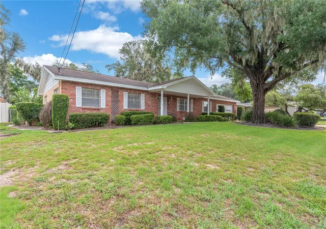 Photo 3 of Single family home for sale at 110 Ashbrook Dr, Brandon, FL 33511 | MLS# TB8535275 | Listing updated on 2026-10-10