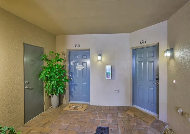 3rd image of 7344 Skybird Rd, Bradenton, FL 34209 | MLS# A4701885