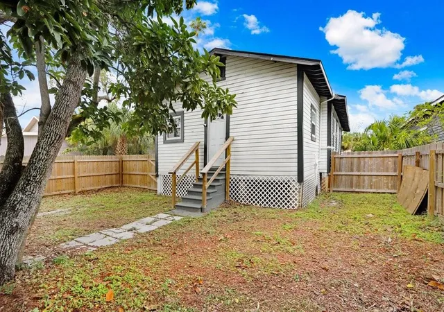 Photo 23 of Single family home for sale at 2701 E Columbus Dr, Tampa, FL 33605 | MLS# TB8535310 | Listing updated on 2026-08-23