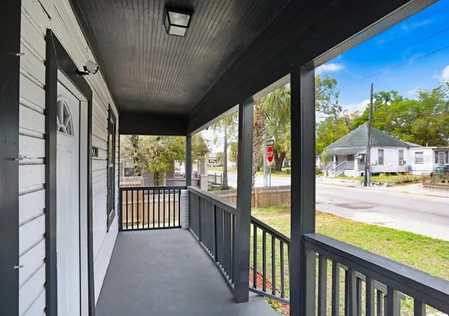 Photo 4 of Single family home for sale at 2701 E Columbus Dr, Tampa, FL 33605 | MLS# TB8535310 | Listing updated on 2026-08-23