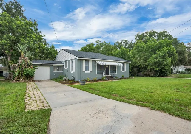 Photo 3 of Single family home for sale at 615 Ave A NE, Winter Haven, FL 33881 | MLS# L4963989 | Listing updated on 2026-08-28
