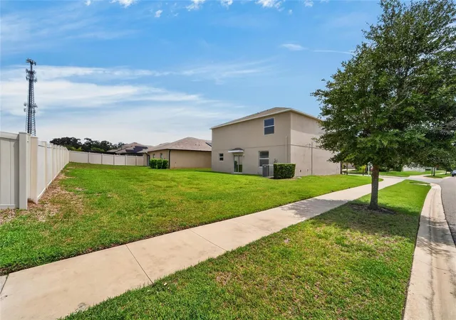 3rd image of 215 English Heritage Pl, Dover, FL 33527 | MLS# TB8535357