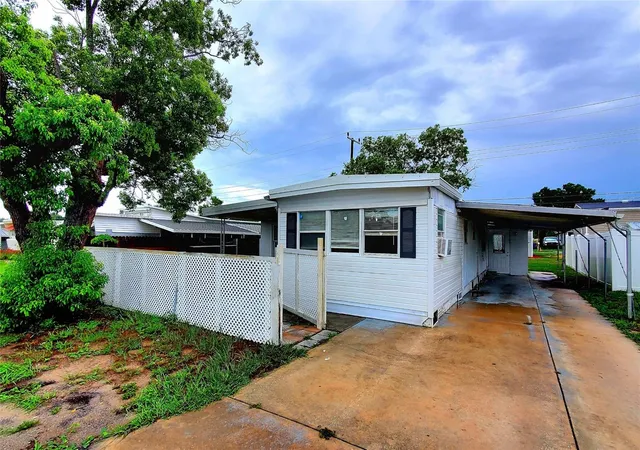 3rd image of 1908 Shady Cove Dr, Holiday, FL 34691 | MLS# TB8535364