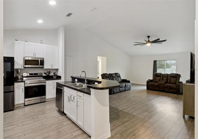3rd image of 1041 Brooks Wy, Winter Haven, FL 33880 | MLS# O6430273