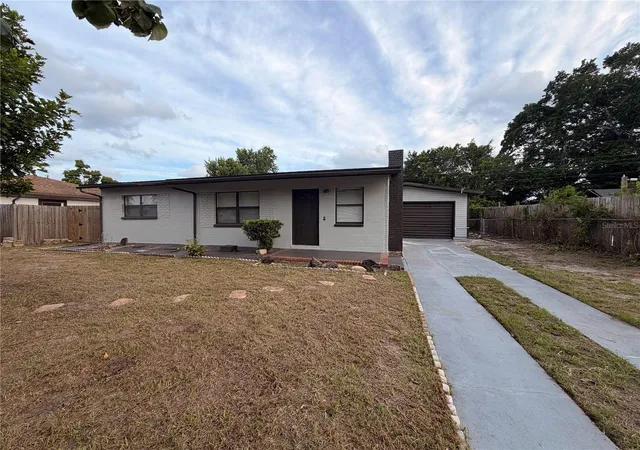 Photo 1 of Single family home for sale at 1905 Roslyn Ave, Bradenton, FL 34207 | MLS# A4701930 | Listing updated on 2026-09-23