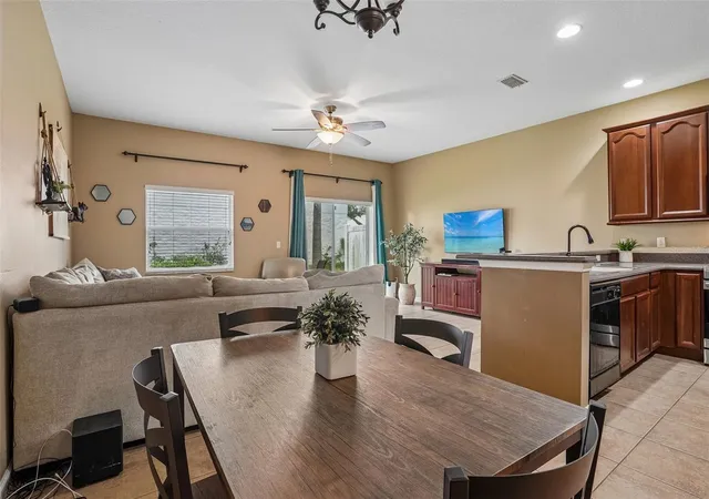 4th image of 1329 Heritage Commons Dr, Winter Springs, FL 32708 | MLS# O6430311