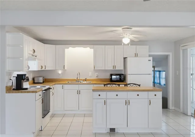 5th image of 12305 Conde Dr, Brooksville, FL 34613 | MLS# W7888227