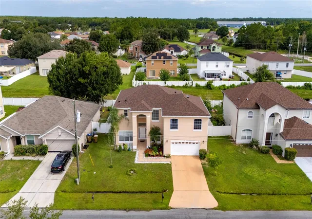 Photo 4 of Single family home for sale at 525 Viceroy Ct, Kissimmee, FL 34758 | MLS# S5154913 | Listing updated on 2026-08-23