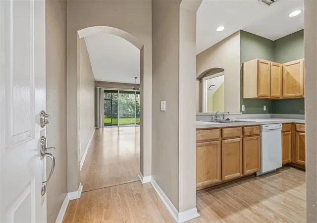Photo 4 of Townhouse for sale at 11221 Windsor Pl Cir, Tampa, FL 33626 | MLS# TB8535432 | Listing updated on 2026-09-08