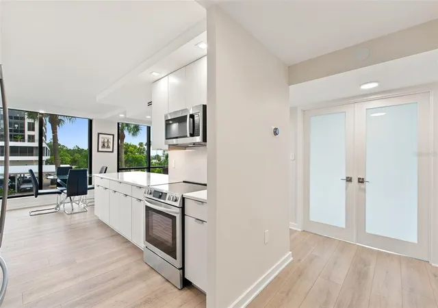 5th image of 707 S Gulfstream Ave #207, Sarasota, FL 34236 | MLS# TB8535462