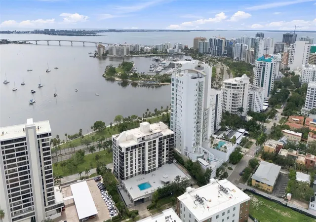 2nd image of 707 S Gulfstream Ave, SARASOTA, FL 34236