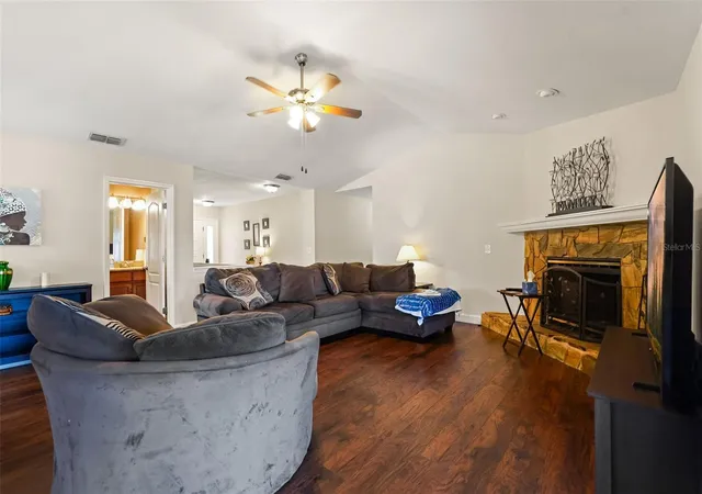 Photo 4 of Single family home for sale at 1922 Matthew Ct, Lakeland, FL 33813 | MLS# O6430374 | Listing updated on 2026-09-01
