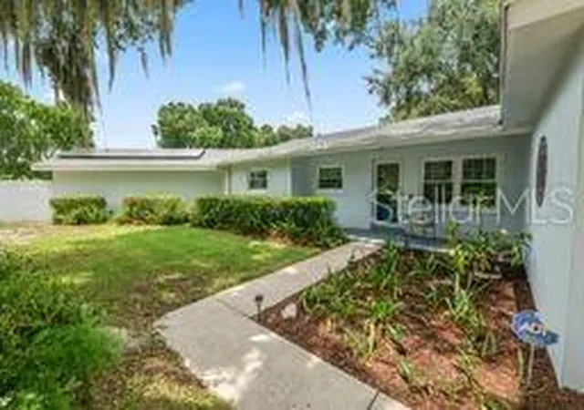 Photo 3 of Single family home for sale at 1901 N Lake Eloise Dr, Winter Haven, FL 33884 | MLS# P4939506 | Listing updated on 2026-09-29