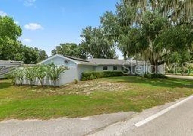Photo 2 of Single family home for sale at 1901 N Lake Eloise Dr, Winter Haven, FL 33884 | MLS# P4939506 | Listing updated on 2026-09-29