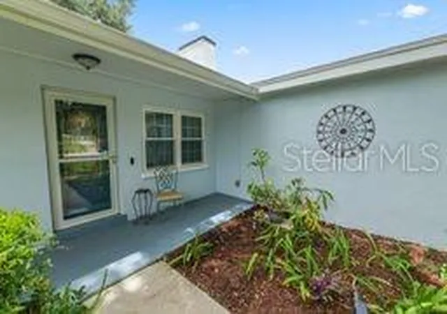 Photo 3 of Single family home for sale at 1901 N Lake Eloise Dr, Winter Haven, FL 33884 | MLS# P4939506 | Listing updated on 2026-09-29
