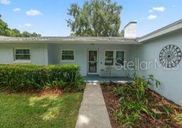 Photo 4 of Single family home for sale at 1901 N Lake Eloise Dr, Winter Haven, FL 33884 | MLS# P4939506 | Listing updated on 2026-09-29