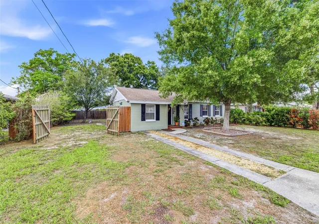 2nd image of 3913 W Wallace Ave, Tampa, FL 33611 | MLS# TB8535525