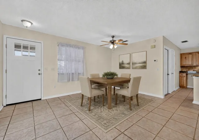 4th image of 483 Hildalgo Dr, Lady Lake, FL 32159 | MLS# G5116018