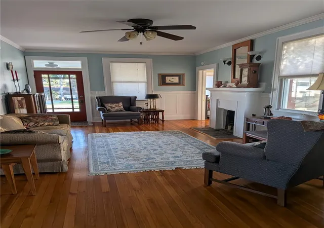 3rd image of 410 E Park St, Lakeland, FL 33803 | MLS# W7888244
