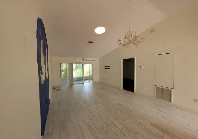 4th image of 638 N Jefferson Ave #15, Sarasota, FL 34237 | MLS# A4702023