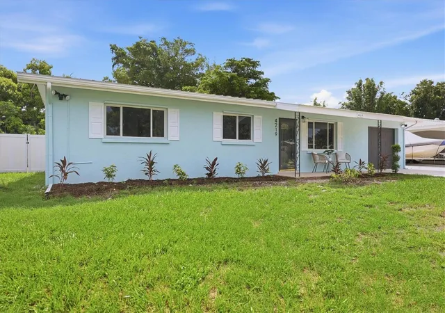 Photo 2 of Single family home for sale at 4219 Deerfield Dr, Sarasota, FL 34233 | MLS# TB8535723 | Listing updated on 2026-10-05