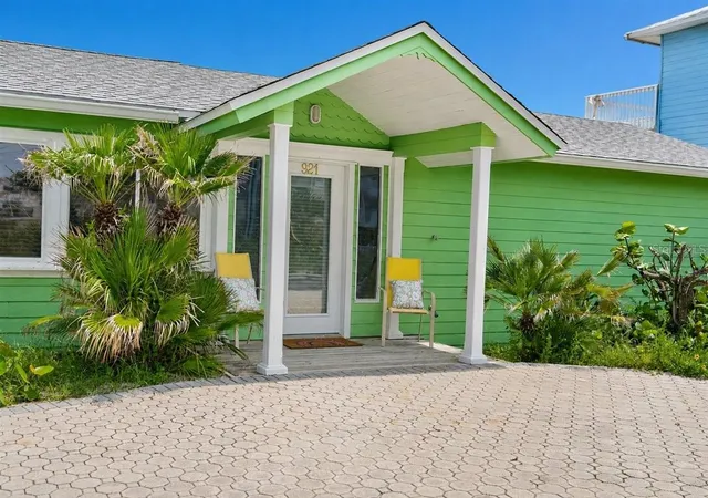 1st image of 921 N Atlantic Ave, New Smyrna Beach, FL 32169 | MLS# V4950551