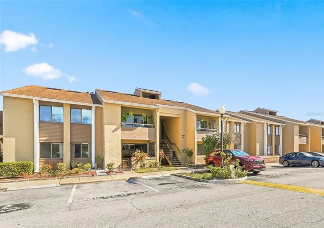 Photo 2 of Condo for sale at 5195 Vineland Rd #B102, Orlando, FL 32811 | MLS# O6430718 | Listing updated on 2026-08-18