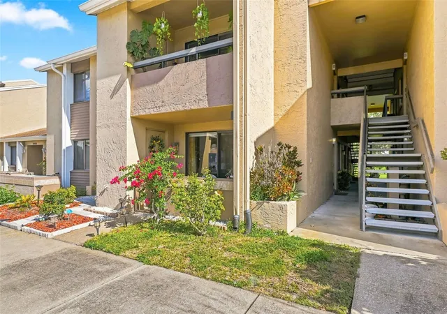 Photo 3 of Condo for sale at 5195 Vineland Rd #B102, Orlando, FL 32811 | MLS# O6430718 | Listing updated on 2026-08-18
