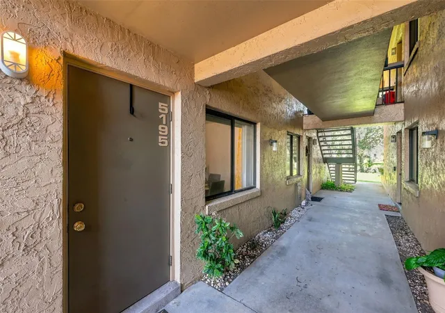 Photo 3 of Condo for sale at 5195 Vineland Rd #B102, Orlando, FL 32811 | MLS# O6430718 | Listing updated on 2026-08-18