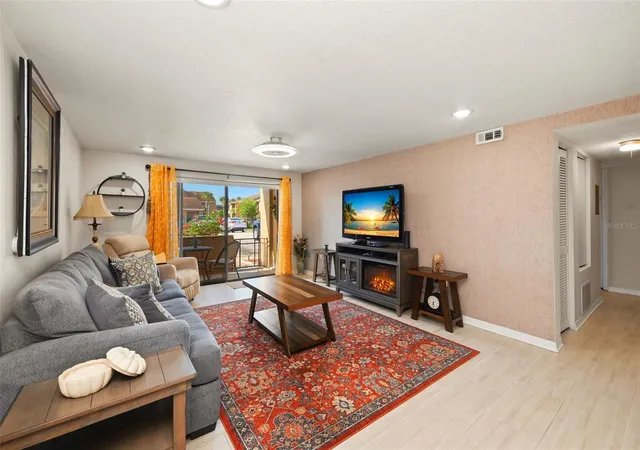 Photo 4 of Condo for sale at 5195 Vineland Rd #B102, Orlando, FL 32811 | MLS# O6430718 | Listing updated on 2026-08-18