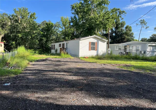Photo 2 of Manufactured home for sale at 835 Memphis Rd, Lakeland, FL 33815 | MLS# TB8535918 | Listing updated on 2026-09-01