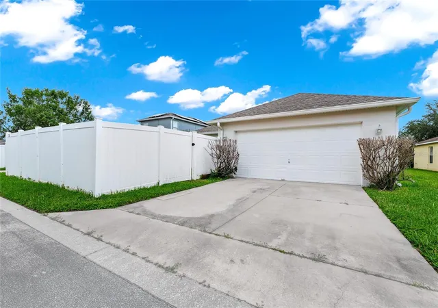 Photo 3 of Single family home for sale at 13812 Cepheus Dr, Orlando, FL 32828 | MLS# O6430833 | Listing updated on 2026-10-08