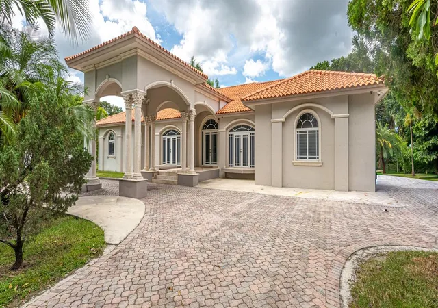 2nd image of 18390 Sw 200th St, Miami, FL 33187 | MLS# TB8535970