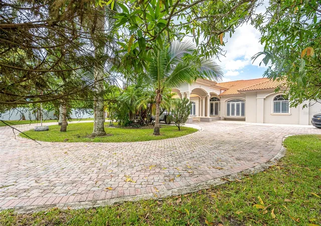 3rd image of 18390 Sw 200Th St, Miami, FL 33187 | MLS# TB8535970