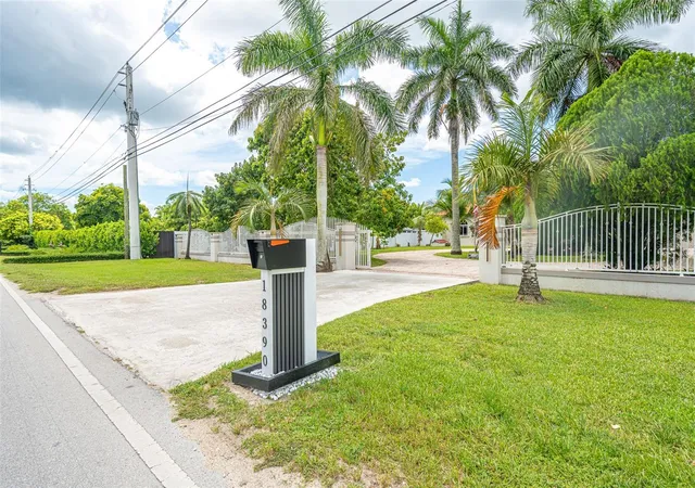 5th image of 18390 Sw 200Th St, Miami, FL 33187 | MLS# TB8535970