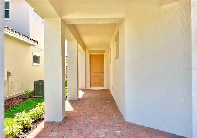 Photo 3 of Single family home for sale at 13136 Weaver Ave, Orlando, FL 32832 | MLS# S5155039 | Listing updated on 2026-09-11