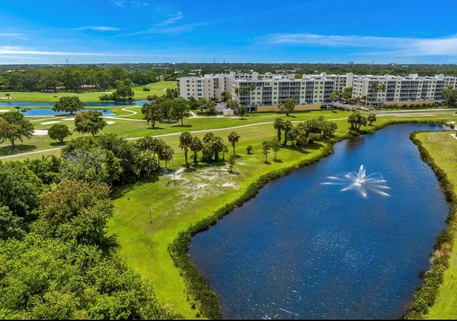 5th image of 1200 Country Club Dr #3105, Largo, FL 33771 | MLS# TB8536032