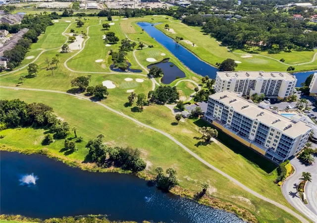 4th image of 1200 Country Club Dr #3105, Largo, FL 33771 | MLS# TB8536032
